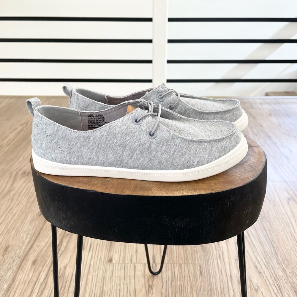 7.5 8 8.5 9.5 10 gray and white slip on loafer sneakers